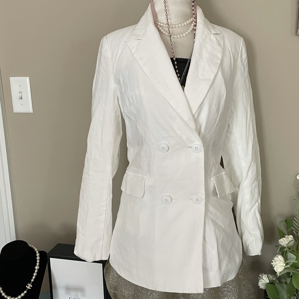 Akira Linen Blazer